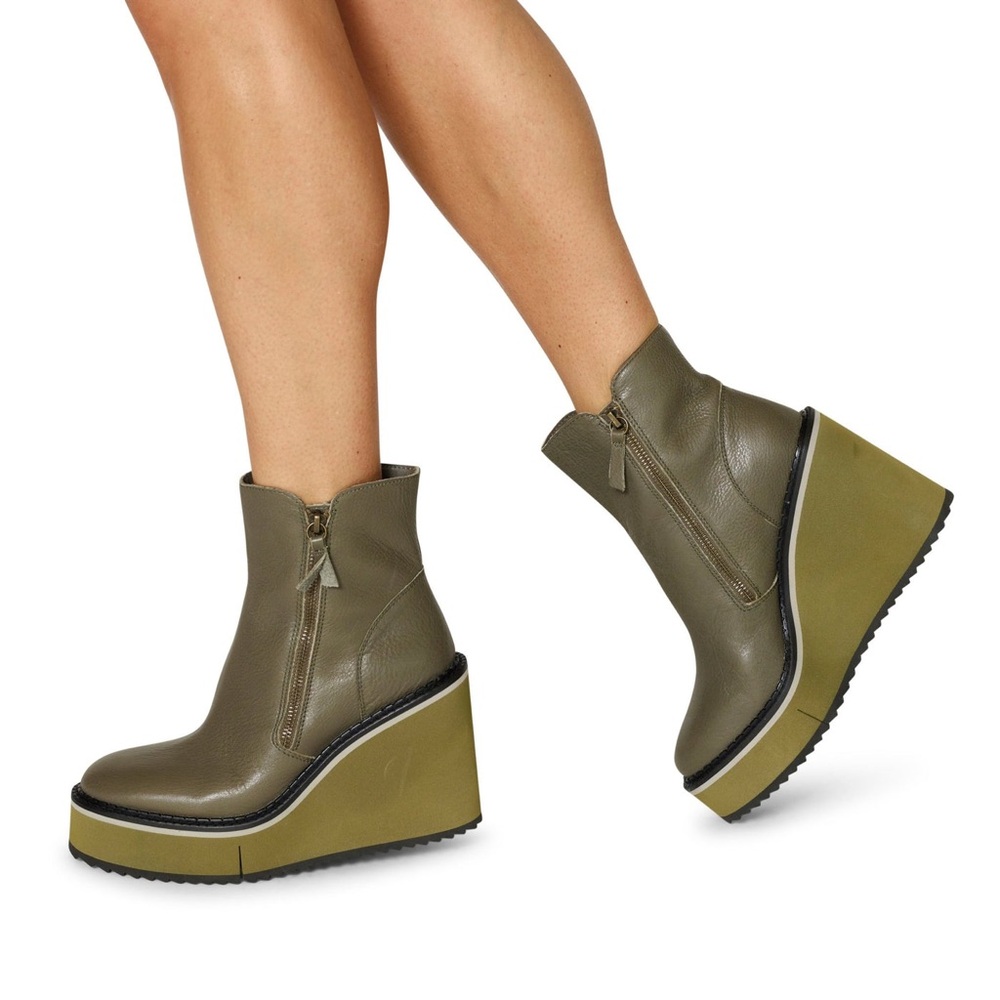 Naked Feet Griege Green Wedge Ankle Boots Womens Size 8
